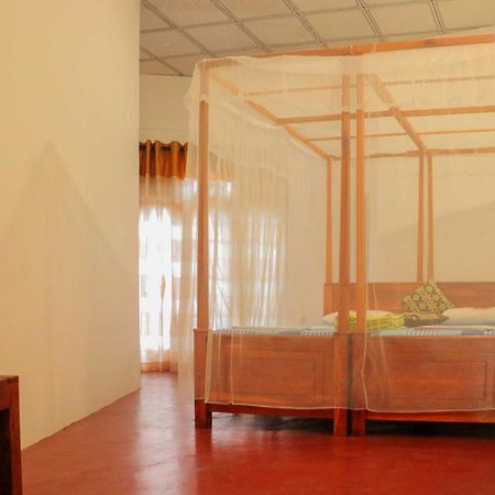 Julia Safari Inn Tissamaharama Bagian luar foto