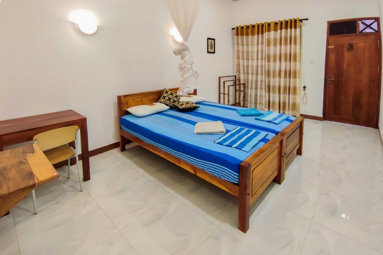 Julia Safari Inn Tissamaharama Bagian luar foto