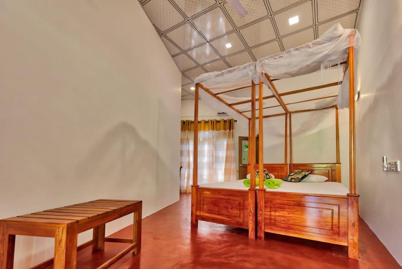 Julia Safari Inn Tissamaharama Bagian luar foto